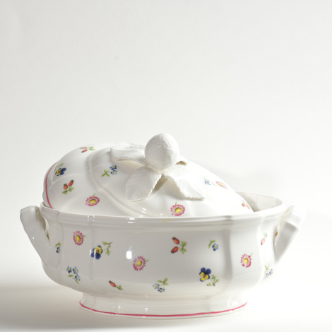 Angled lid