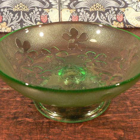 Bellissimo green glass comport
