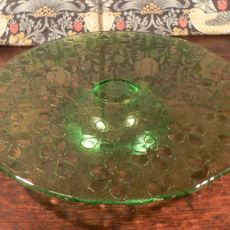 Bellissimo Green raised cake stand